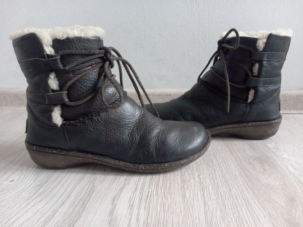 Botki UGG Caspia r.41