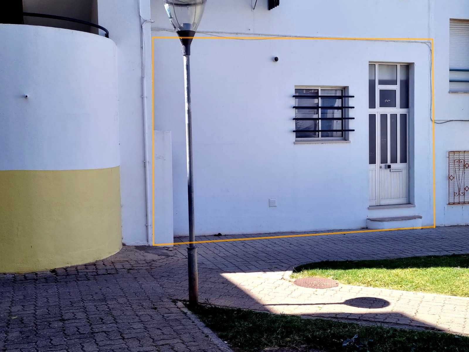 Loja para arrendamento em Lagoa 147m2 rês-do-chão, comércio e serviços