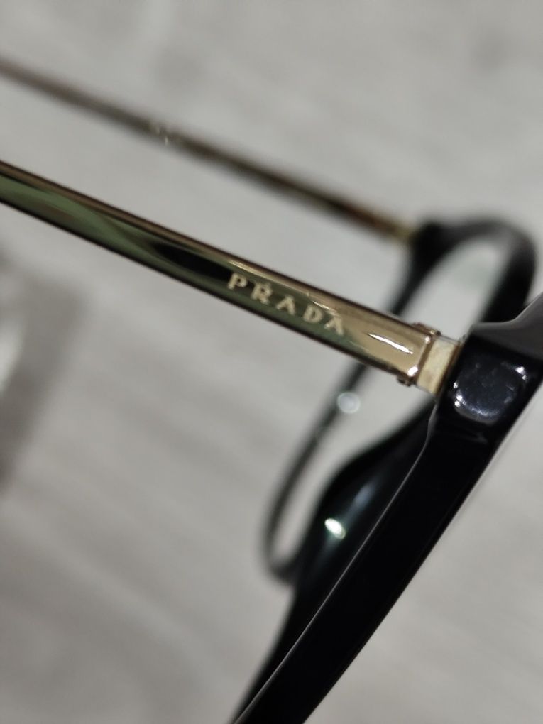 Oprawki korekcyjne Prada