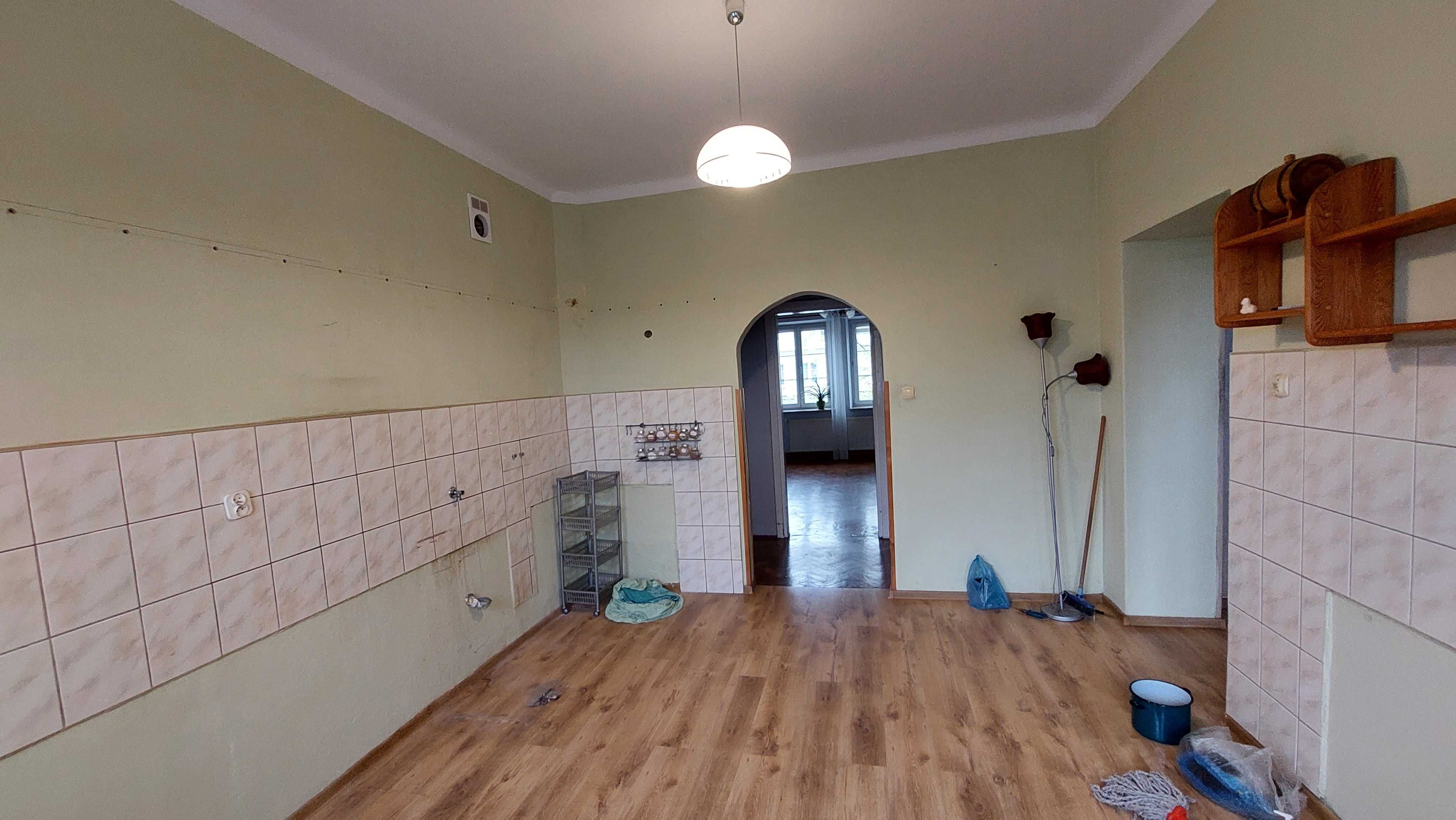 Sprzedam mieszkanie w kamienicy 110 m2