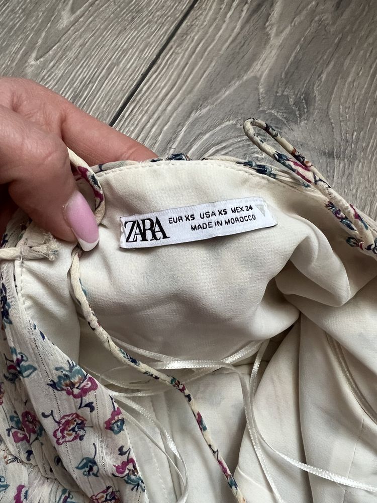 Плаття Zara в дрібні квіточки розмір xs