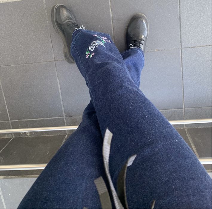 Вышитый набор топ  и синие стрейч джинси  M 200 гр