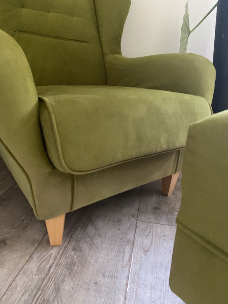 Fotel typu Uszak z podnóżkiem zielony limonkowo pistacjowy Abra