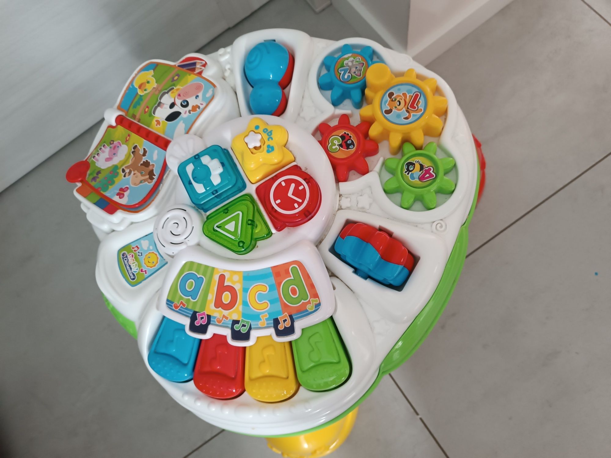 Clementoni Stolik Edukacyjny mówi i gra po polsku sensoryczny pianinko