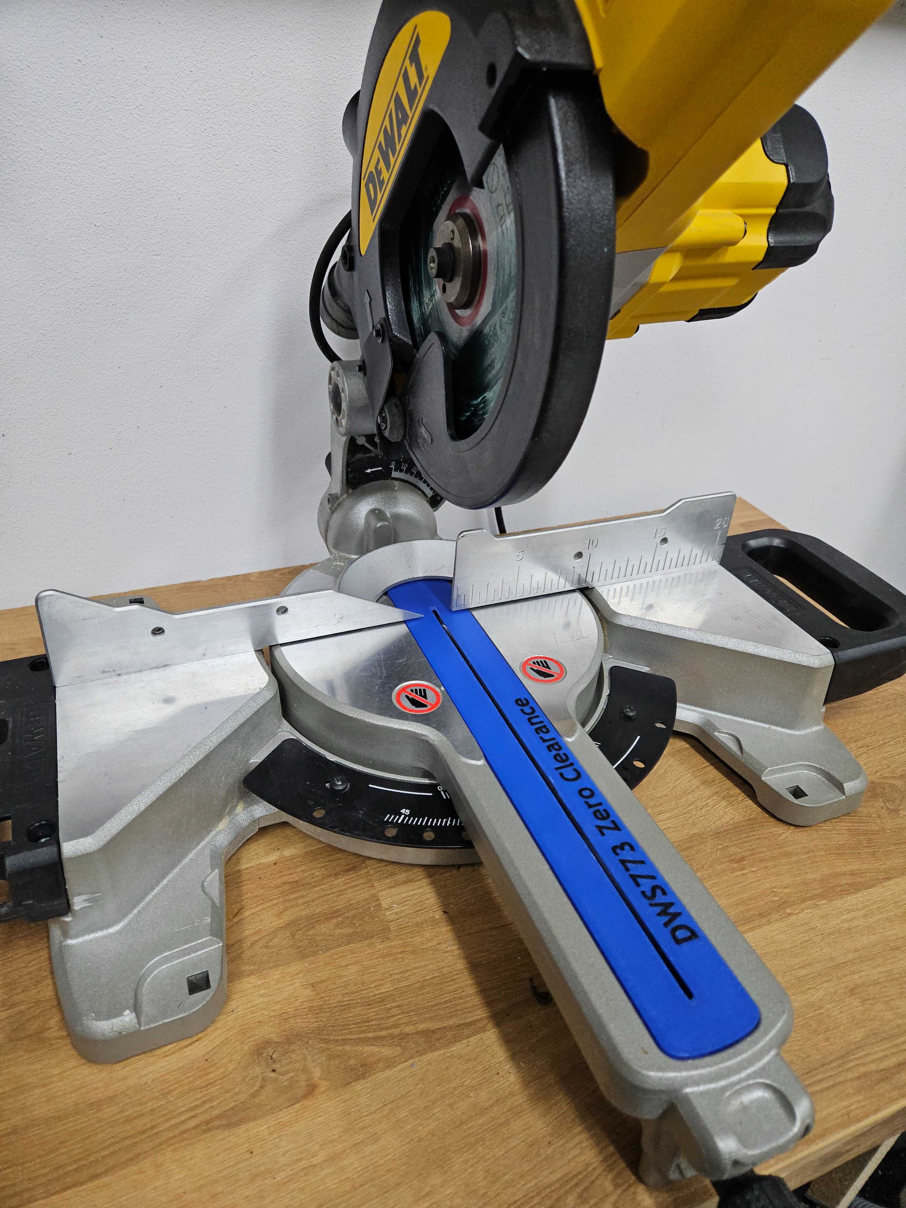 Wkładka precyzyjna "zero clearance" ukośnica Dewalt DWS773 774 DCS365