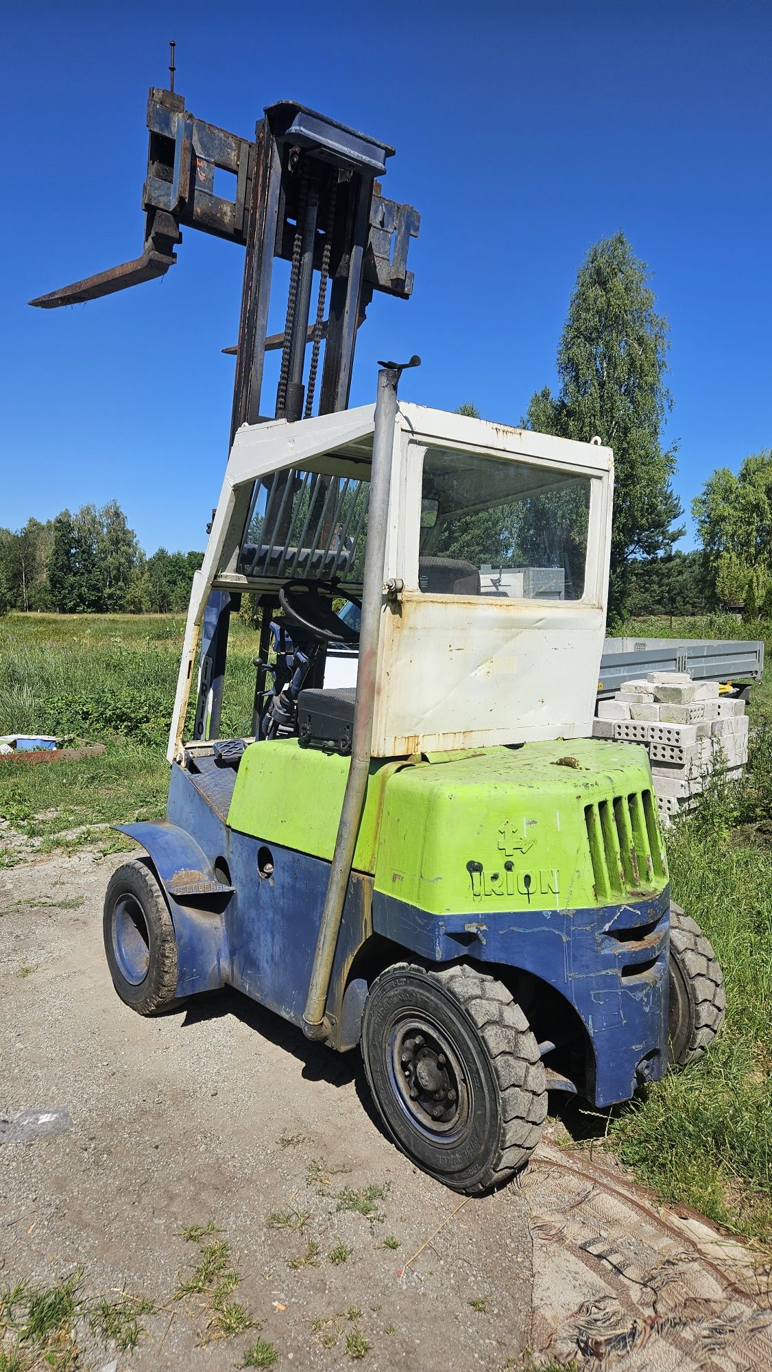 Wózek widłowy terenowy