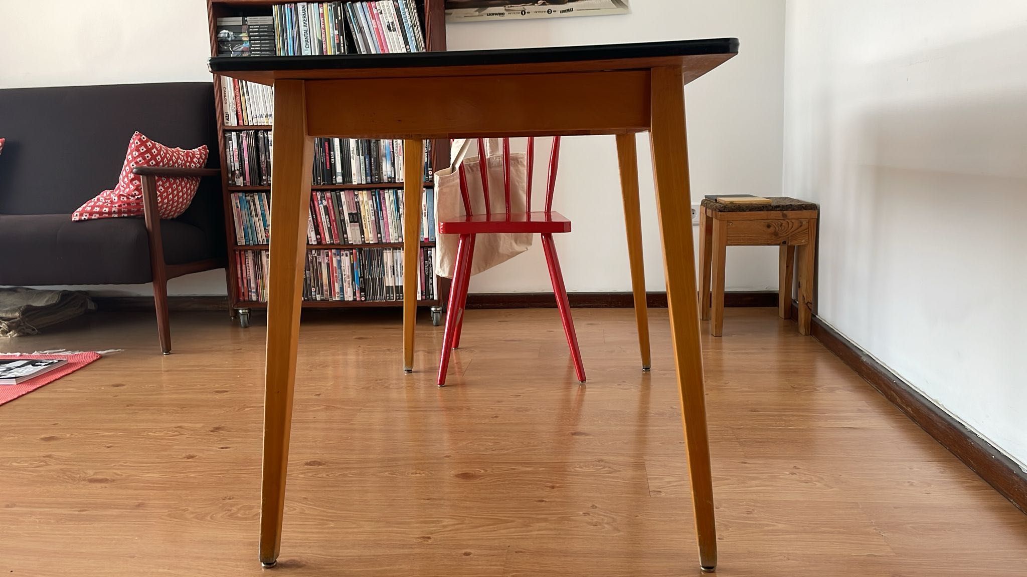 Mesa anos 70 em madeira