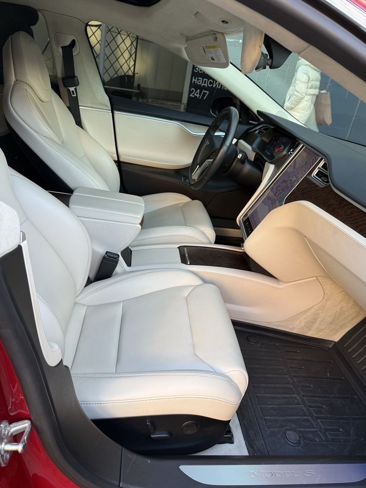 Продам або обміняю на нерухомість Tesla model S, D 100 кВт