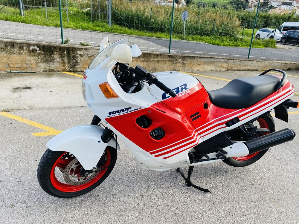 CBR 1000 F primeiro modelo.