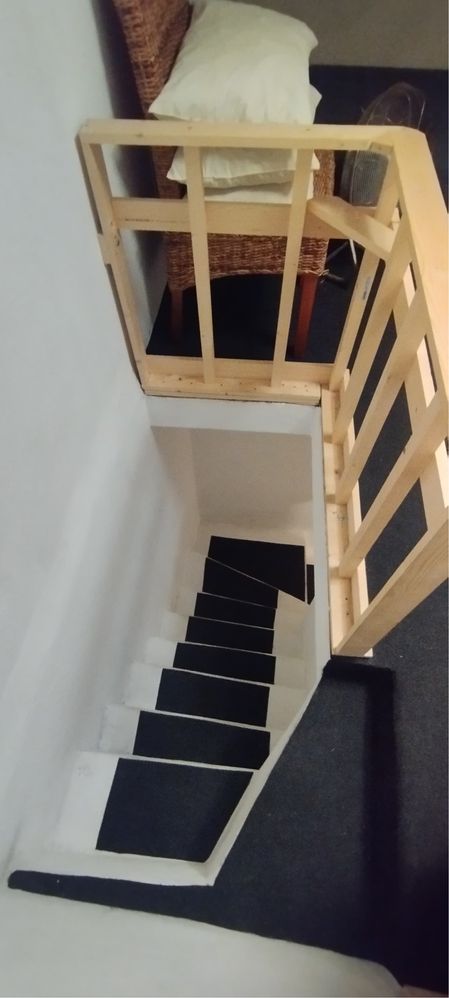 Vende-se pequena e acollhedora casa em cortes do meio
