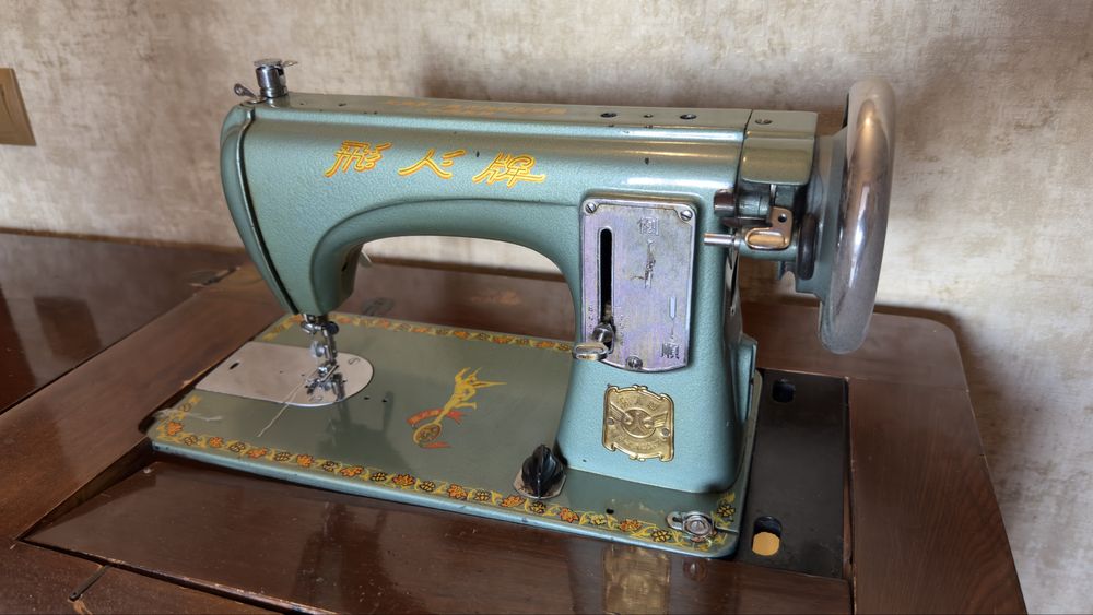 Продам швейну машину