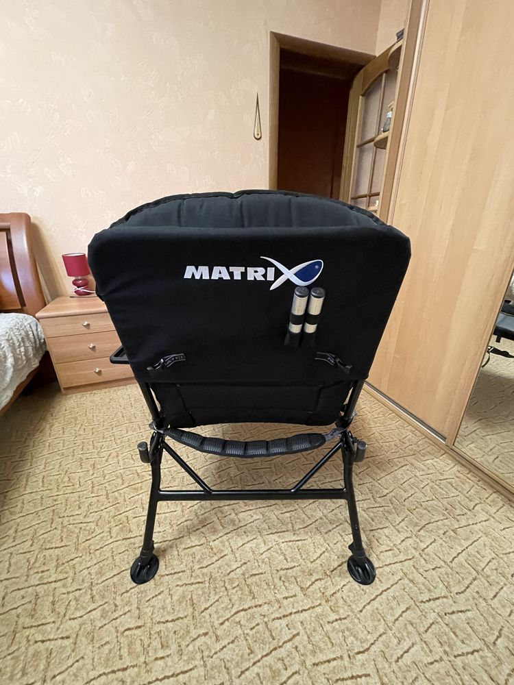Фідерне крісло зі столиком Matrix Deluxe Accessory Chair