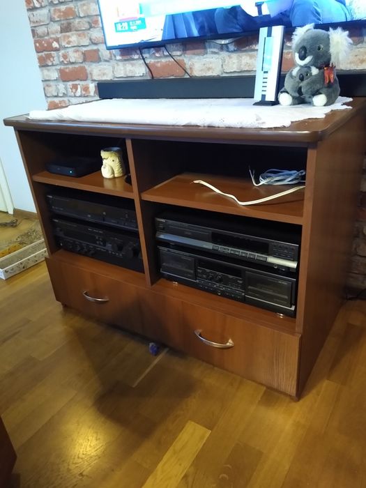 Szafka RTV z pojemną szufladą na płyty CD