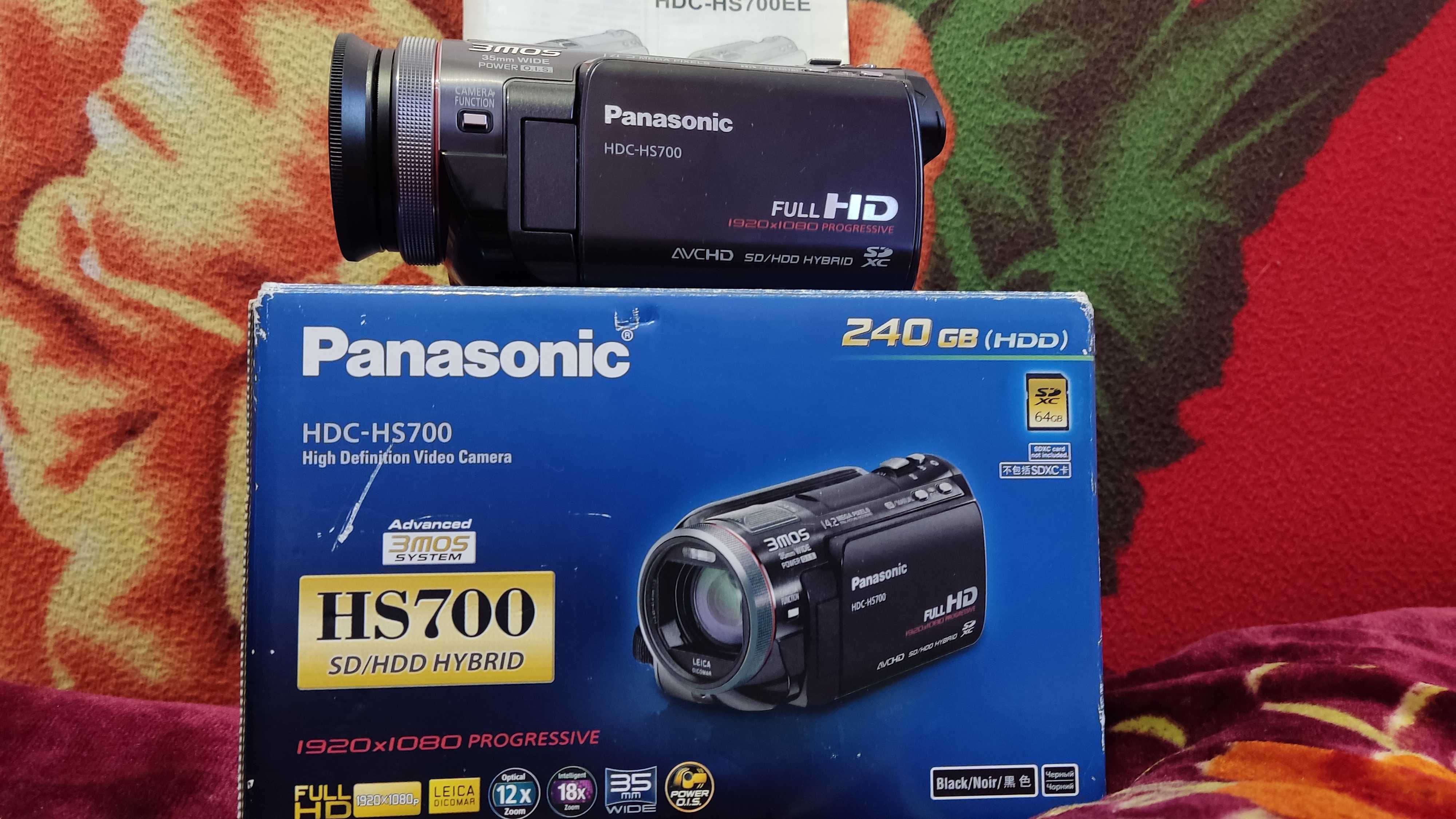 Відеокамера Panasonic HDC-HS700,