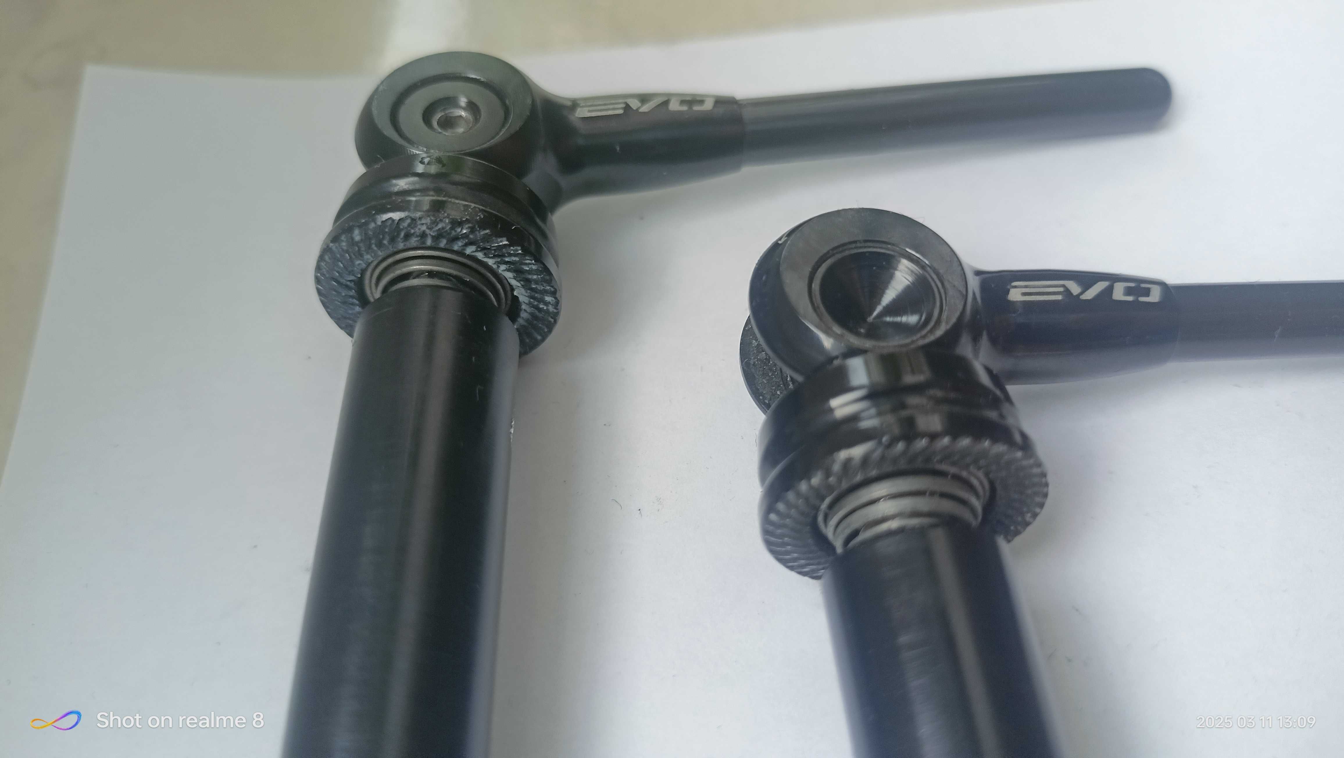 Sztywne osie - Thru Axle - przód i tył - do roweru szosowego