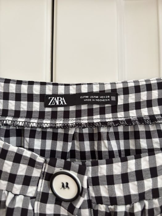 Sukienka w kratkę z guzikami i koronką ZARA