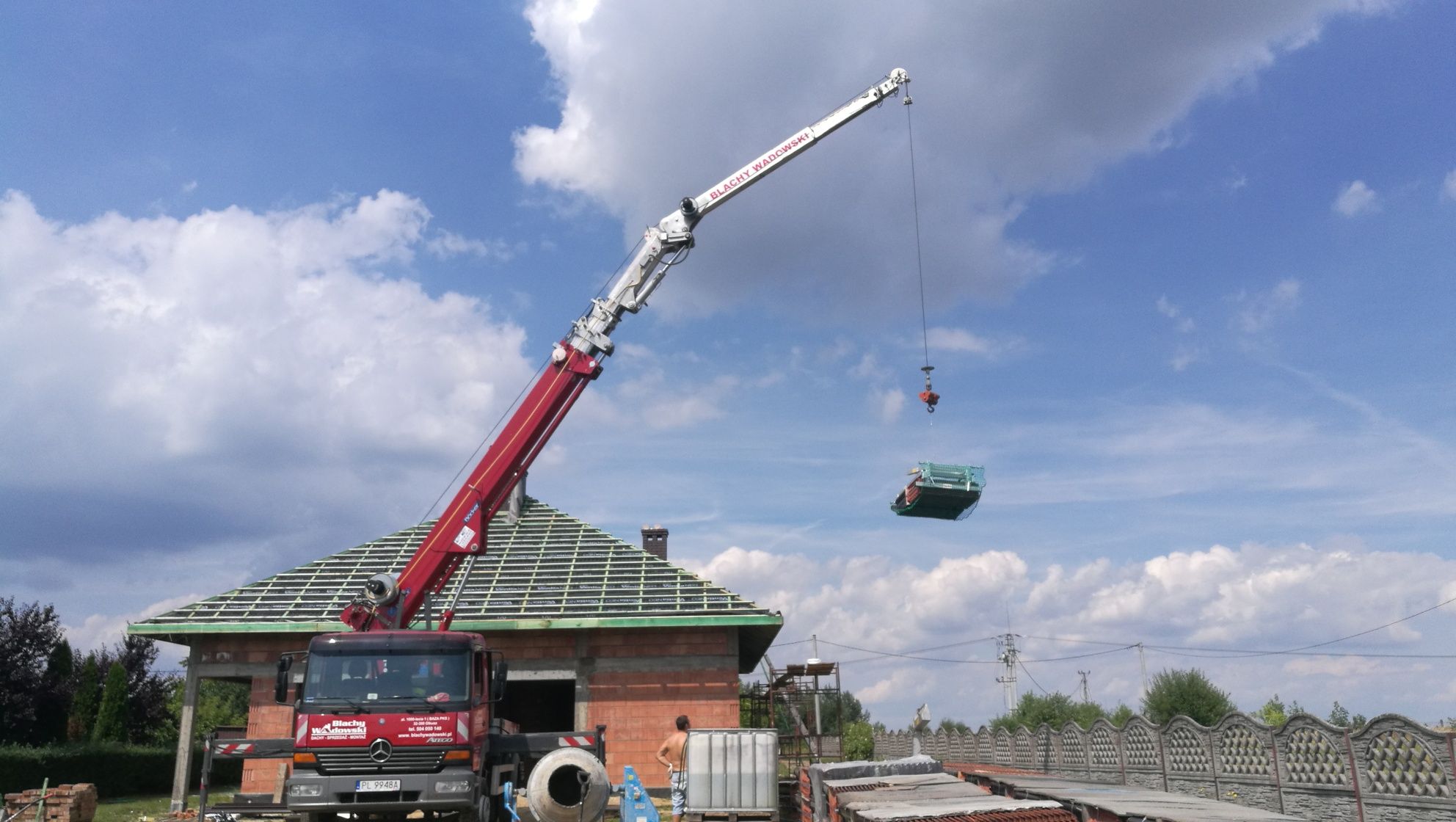 Dźwig Budowlany Żuraw Dekarski Dachy Więźby Wiązary usługi zwyżka