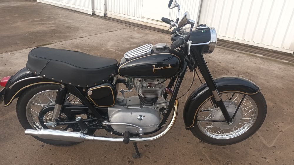 Motocykl Junak m10