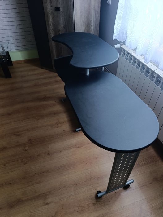 Biurko komputerowe, stolik pod komputer na kółkach, solidne zadbane