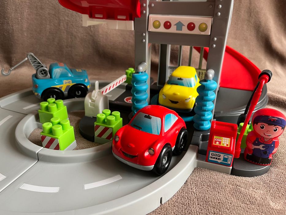 Garagem com oficina e lavagem para brincar