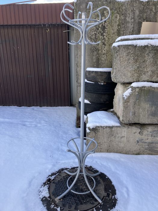 Вешалки для одежды напольные.