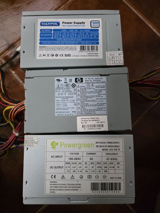 Várias fontes de alimentação para computadores
