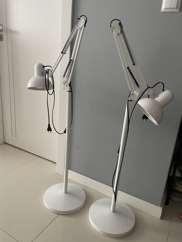 Lampa podlogowa z zarówką bezcieniową do salonu kosmetycznego