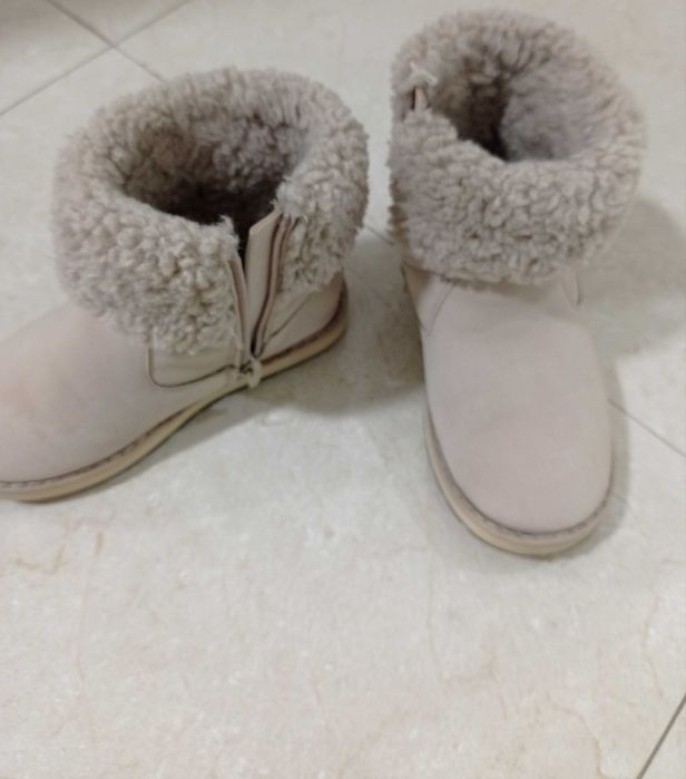 Botas para criança Zara tamanho 25 em bom estado