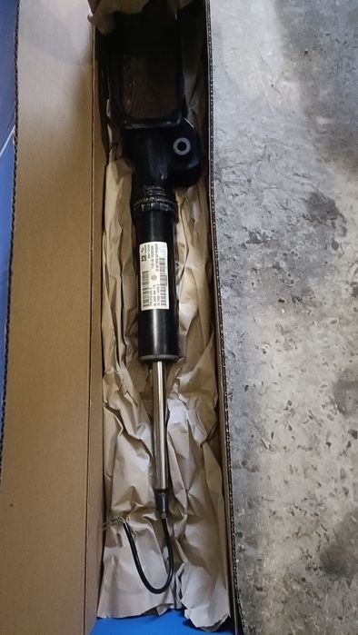 Стойки передние, амортизаторы, пневмо Touareg nf 2013 .7P6.413.032.Q.