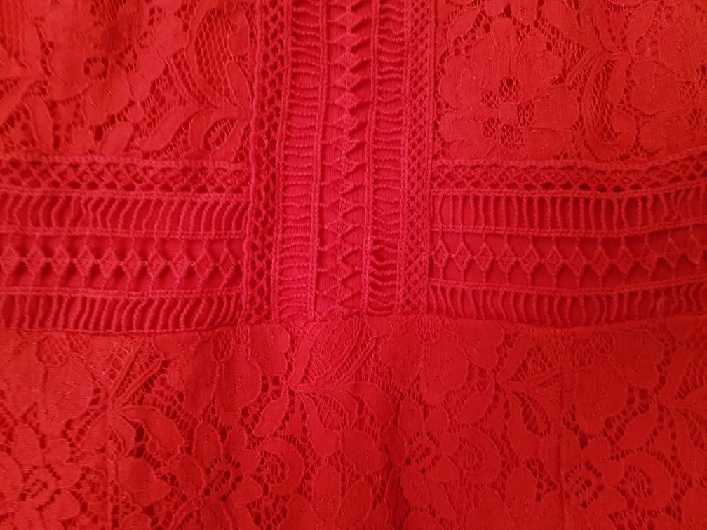Czerwona koronkowa sukienka Mohito, r.34