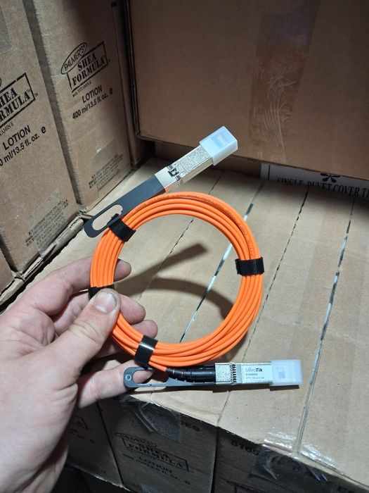 Активний оптичний кабель