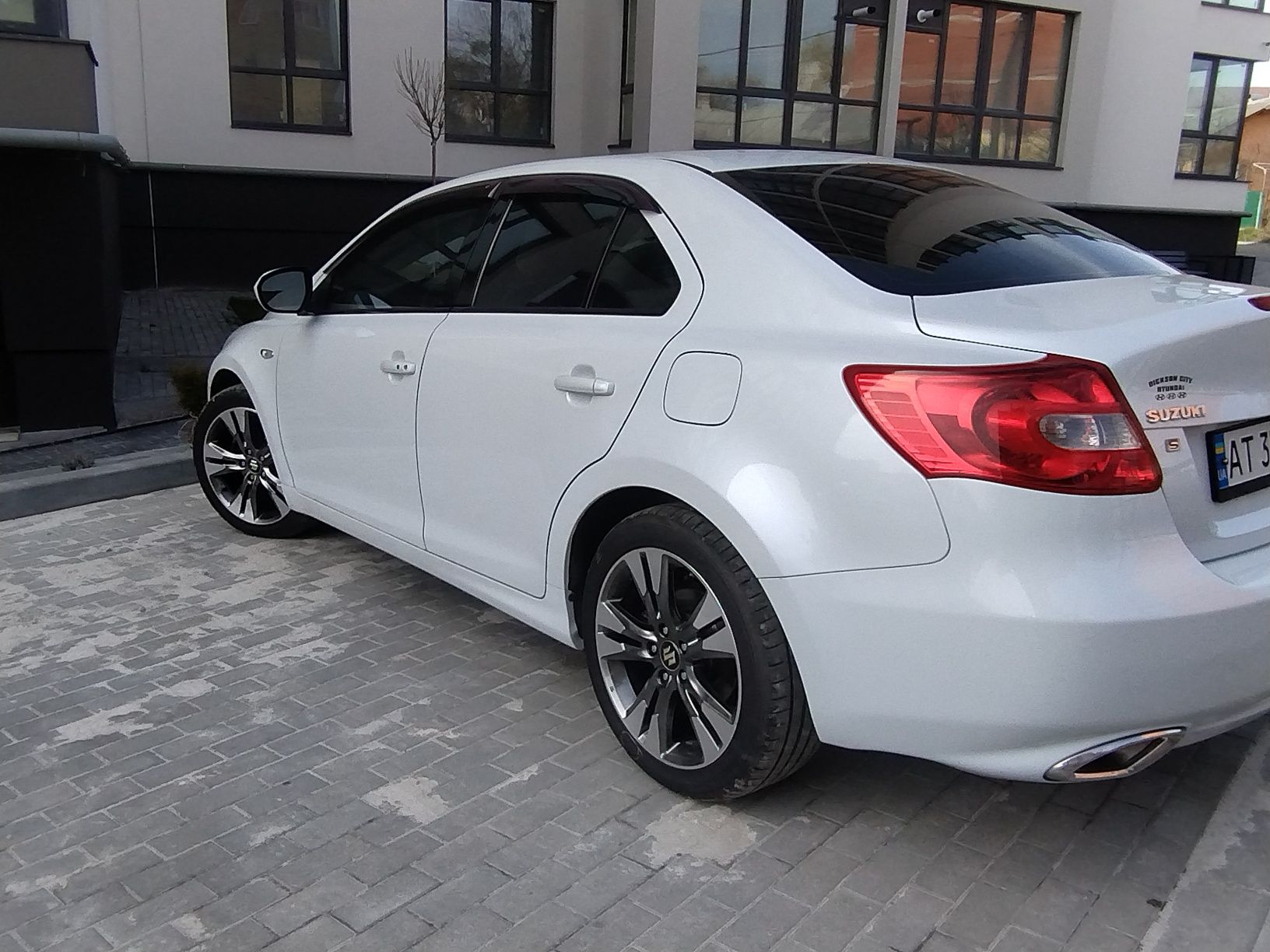 Продам свій Suzuki Kizashi  в гарному стані
