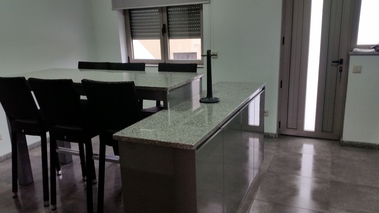 Quarto individual, c/ varanda, Senhora da Hora, c/ recibo mensal
