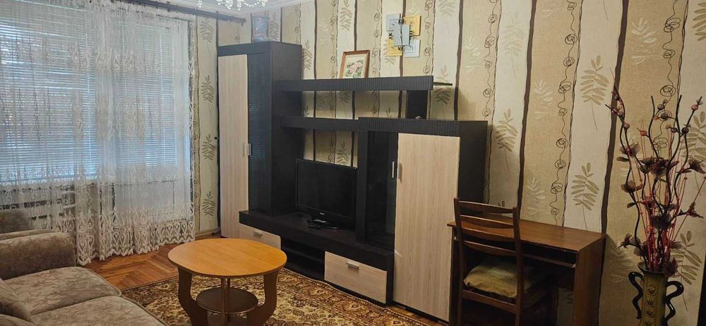 Продам 2 ком.кв. вул. Нескорених (Г.Труда) 17