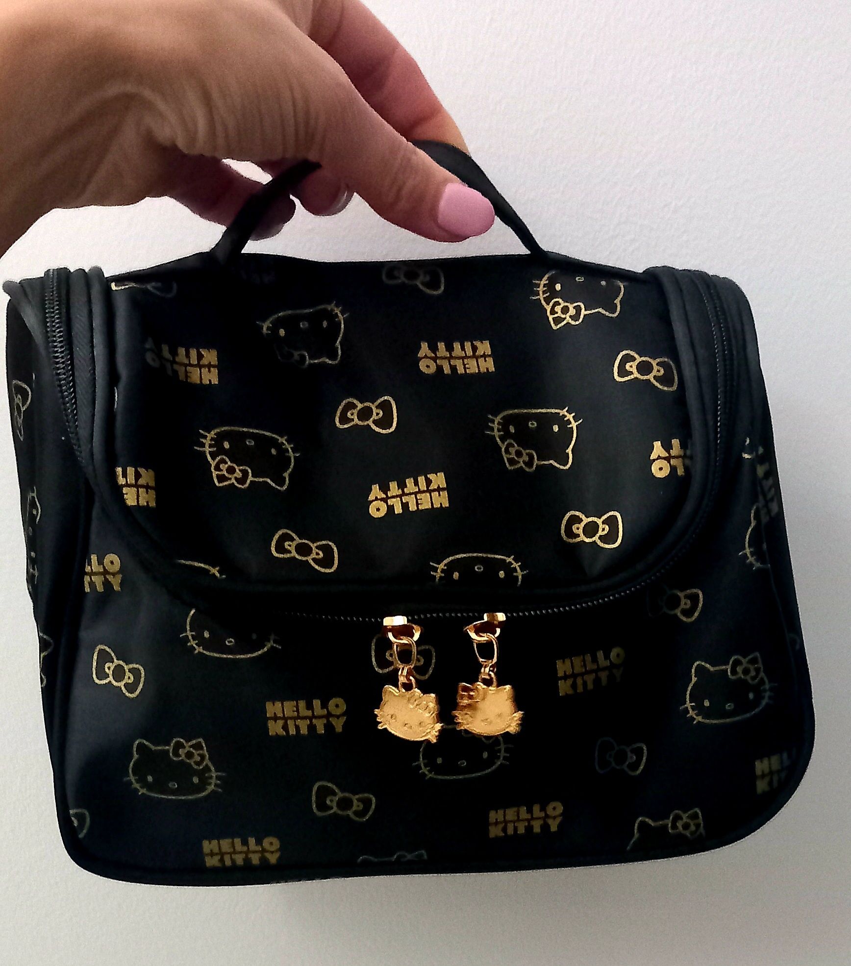 Nowa kosmetyczka czarno złota hello kitty