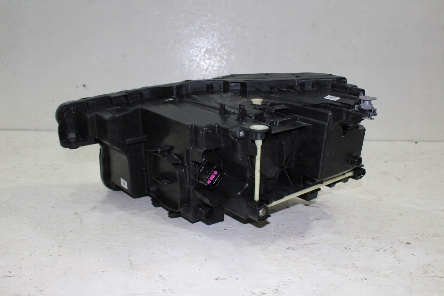 Audi Q4 E Tron lampa Full Led prawa przód