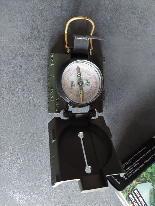Kompas Military US metalowy z LED, nowy