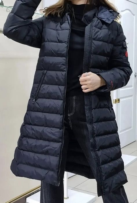 Продам пуховик женский moncler