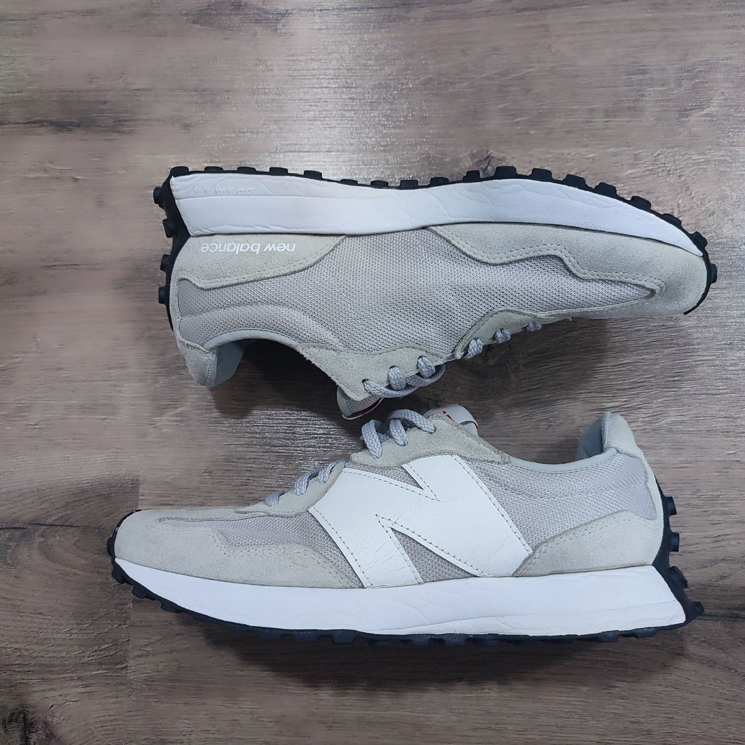 Кросівки New Balance 327 43 розмір