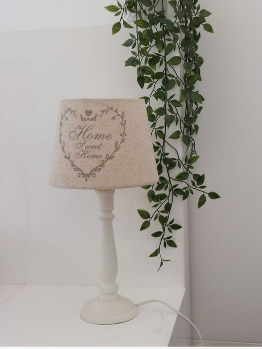 Candeeiro mesinha de cabeceira.