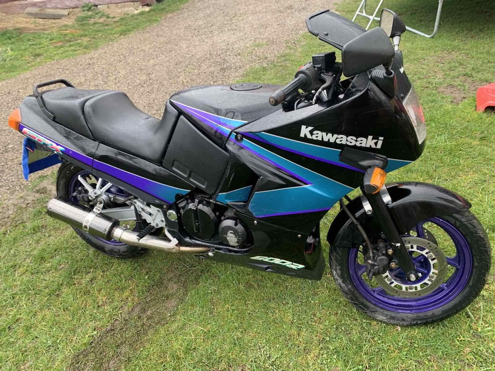 Kawasaki GPX600R 600r