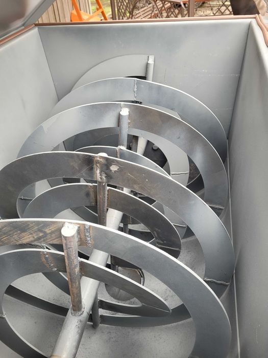 Шнековый смеситель, кормосмеситель, смешиватель комбикормов