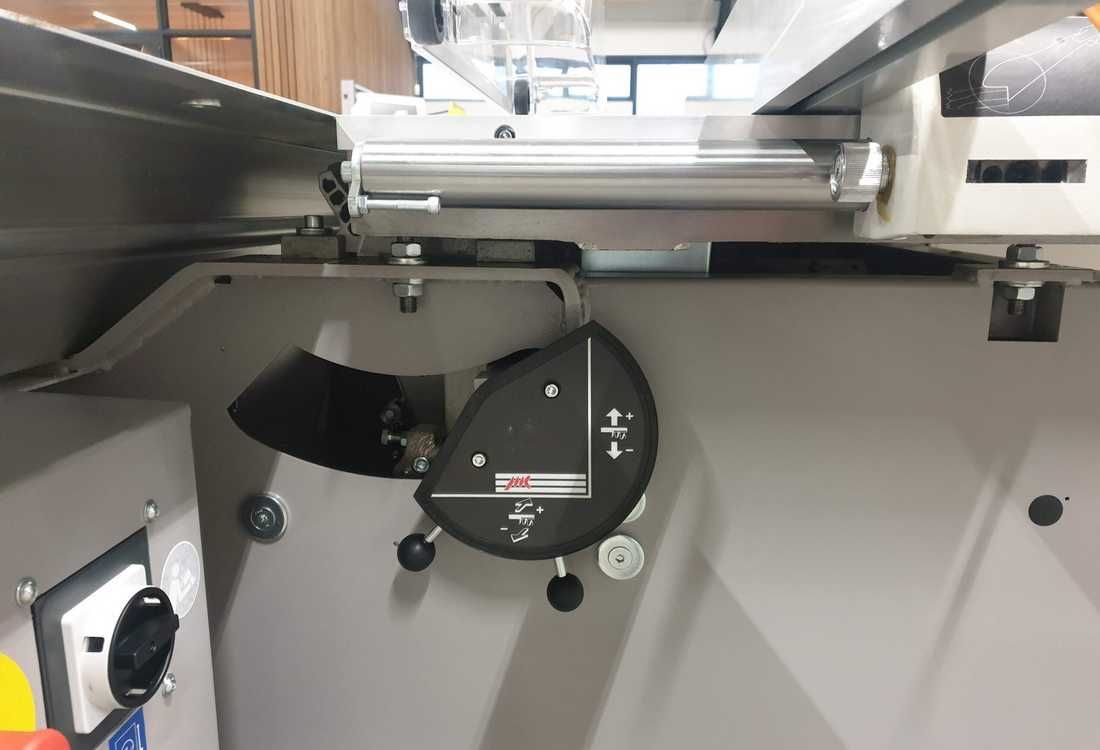 Piła  Pilarka formatowa XENIA 40 – CASADEI_BUSELLATO stół 3200 mm
