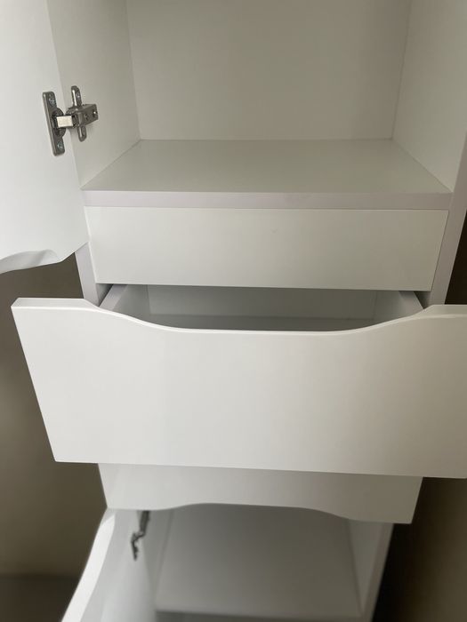 Шкаф, пенал у ванну, комод