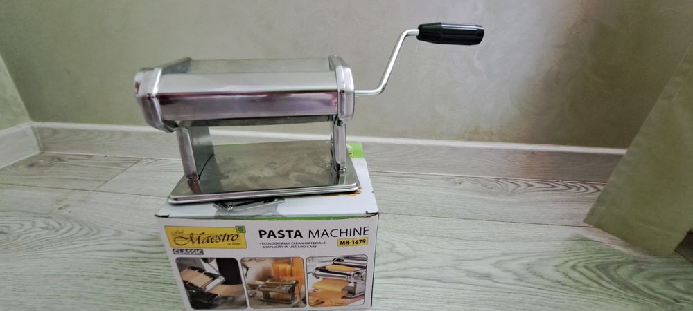 Машинка для розкачування тіста