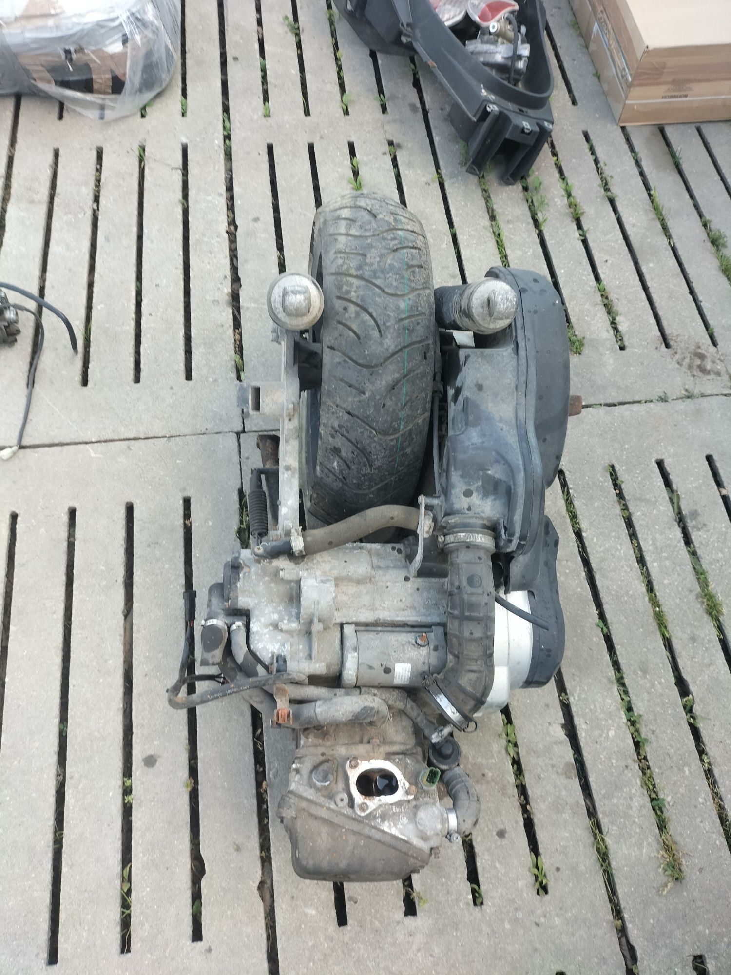 Silnik Piaggio MP3 400,x9,x8