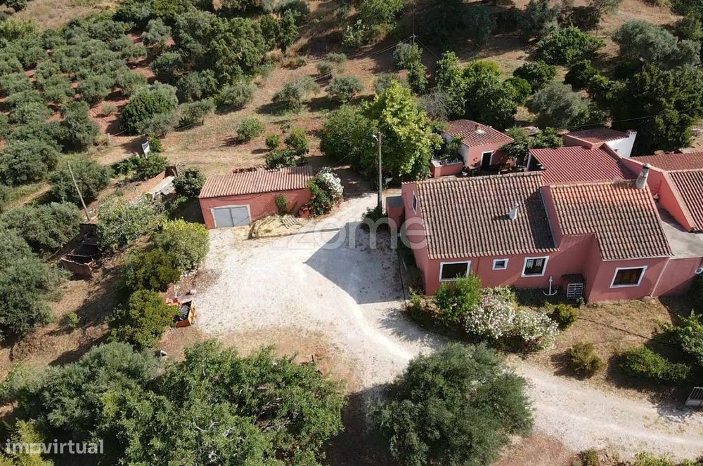 Fantástica Quinta + Comércio em Alte, inserida num lote c/ 6.850m2