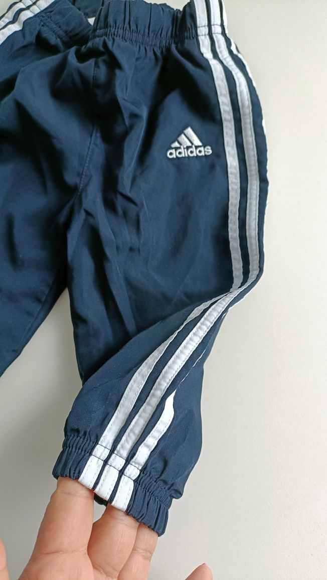 Spodnie dresowe na bawełnianej podszewce Adidas r.74-80 dres