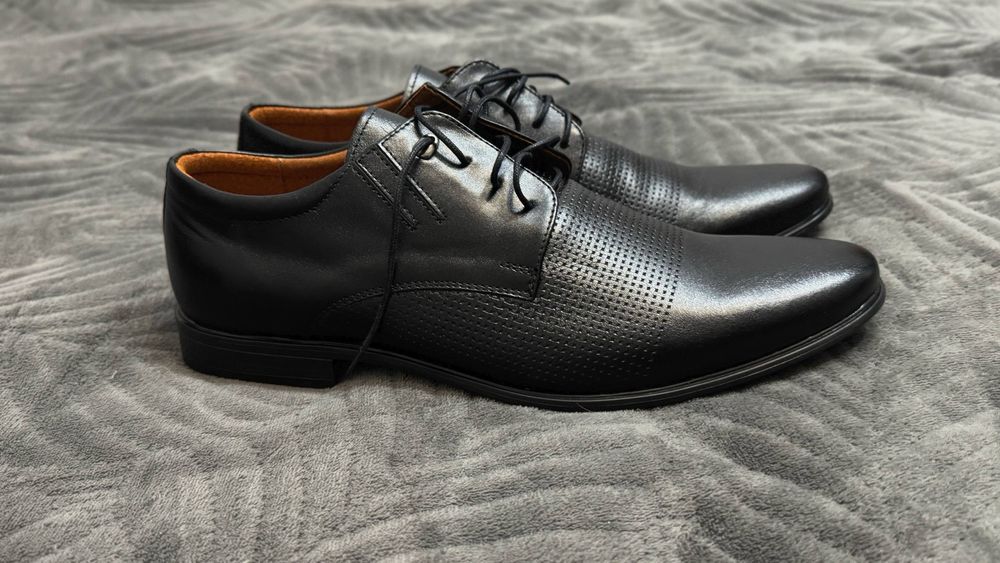 туфлі нові від бренду wall street