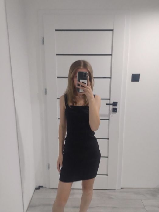 Jeansowa sukienka czarna klasyczna mini midi dopasowana na ramiączkach